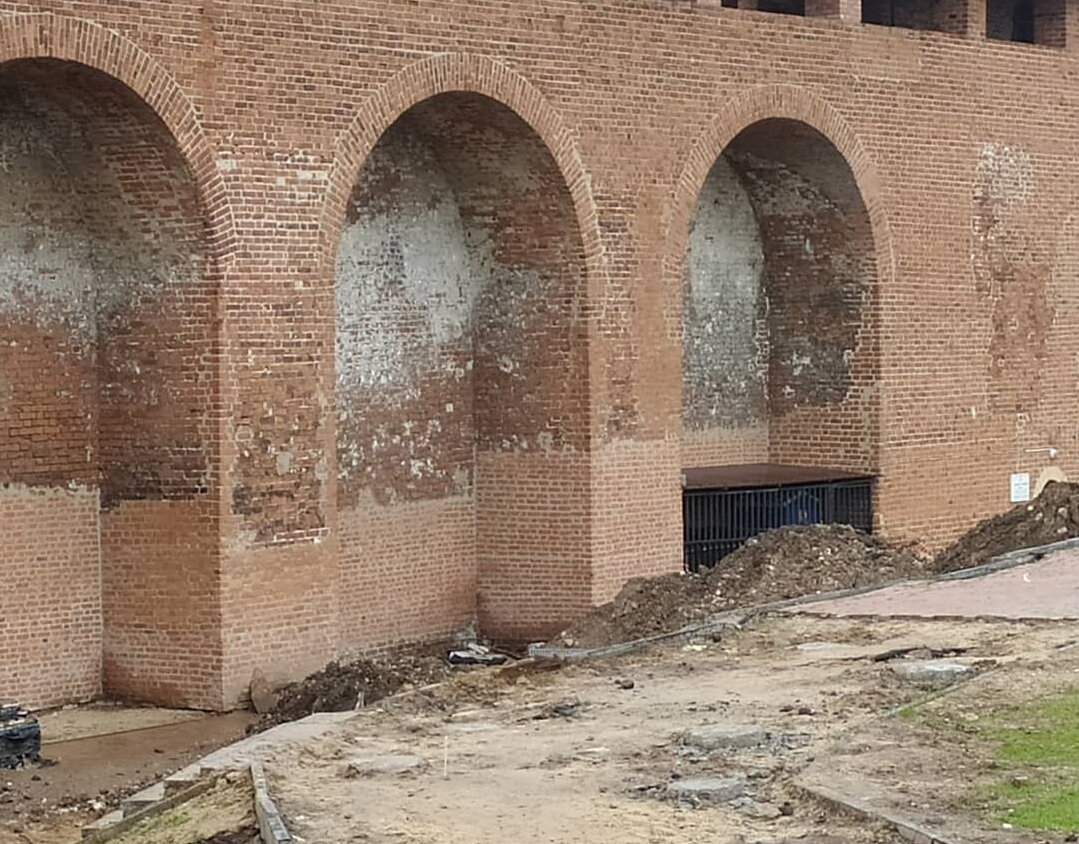 6 июня 2021 г. Мы продолжаем делать то, что мы уже много наделали (В. С. Черномырдин). Побывал в кремле и поснимал. Там территория закрыта и охрана не пускает.-57