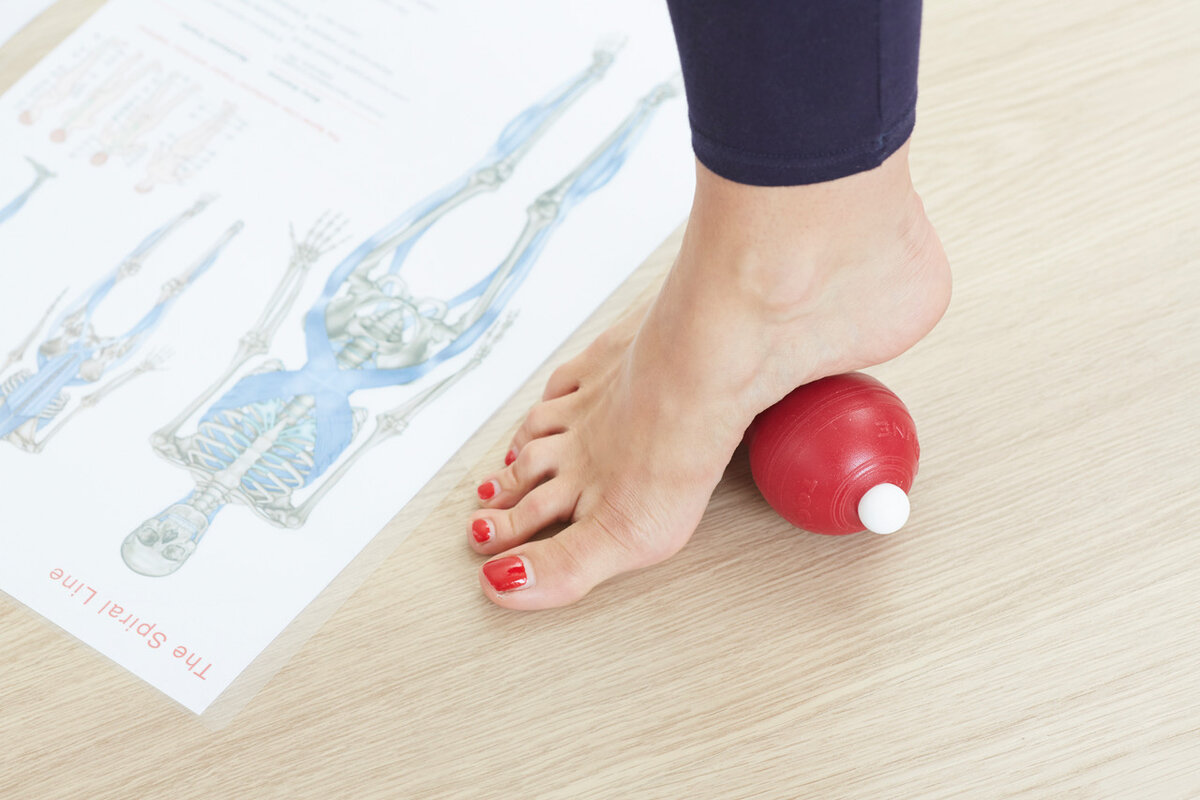 Избежать негативных последствий после операции по удалению вальгуса можно, регулярно работая над восстановлением функциональности стопы.