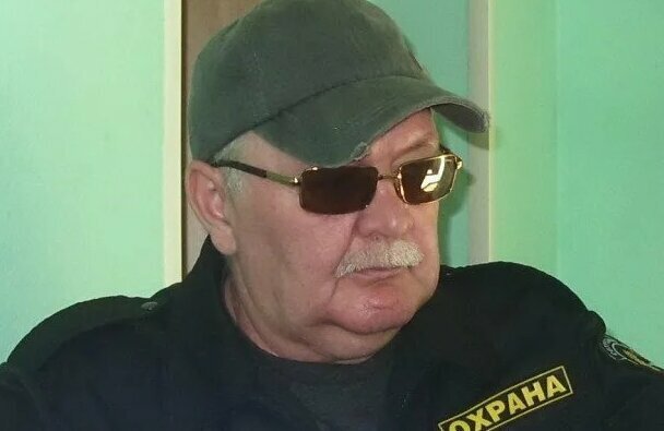 Пожилой охранник