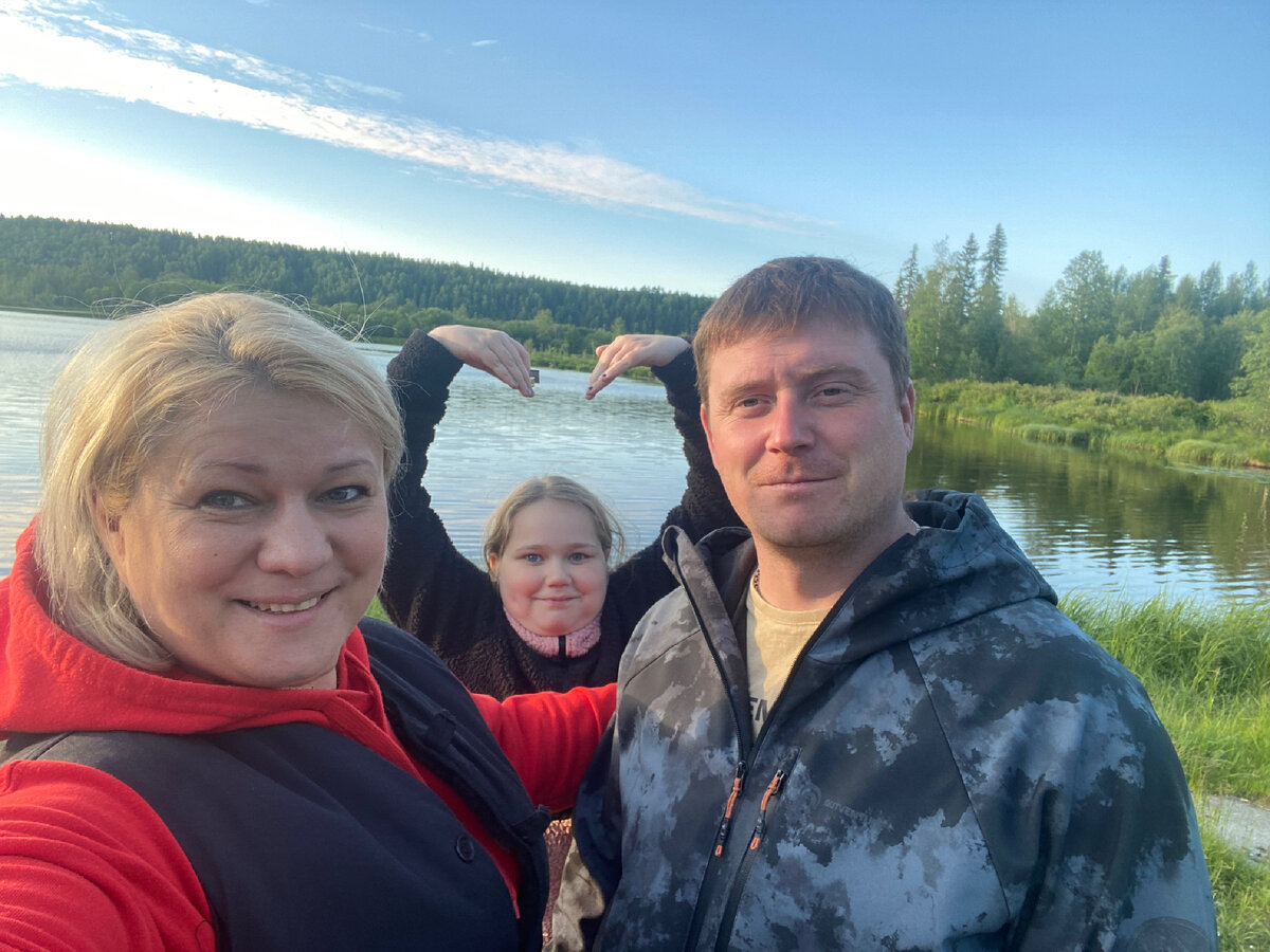 Мы – семья  Артеевых❤️ Любим путешествовать, и не сидим дома. Пока исследуем территорию нашей маленькой республики Коми и уютного городка Ухта. Заходите в наш блог ищите фотографии своих деревушек и поселочков🏘