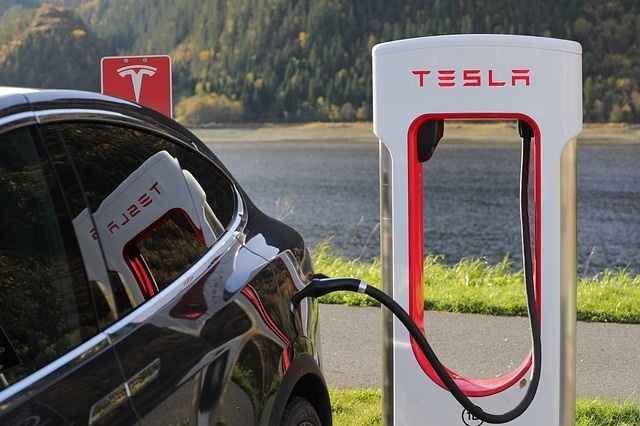    Tesla Supercharger (сс) freegreatpicture.com