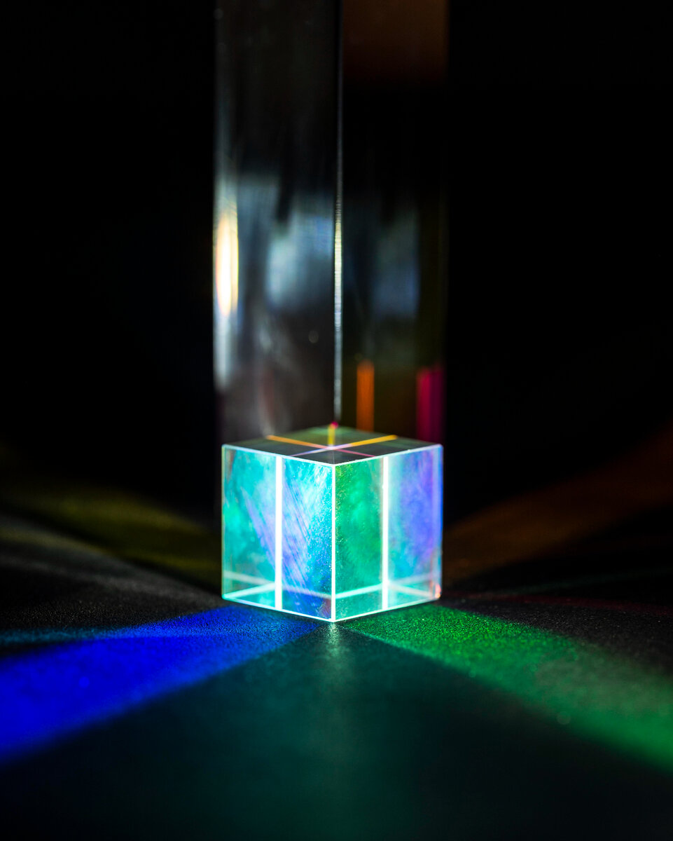 Image by <a href="https://www.freepik.com/free-photo/cubic-transparent-prism-lights