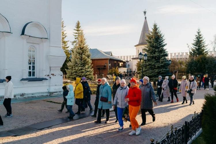 Погода в гостеприимном. Экскурсия туристы диалог.