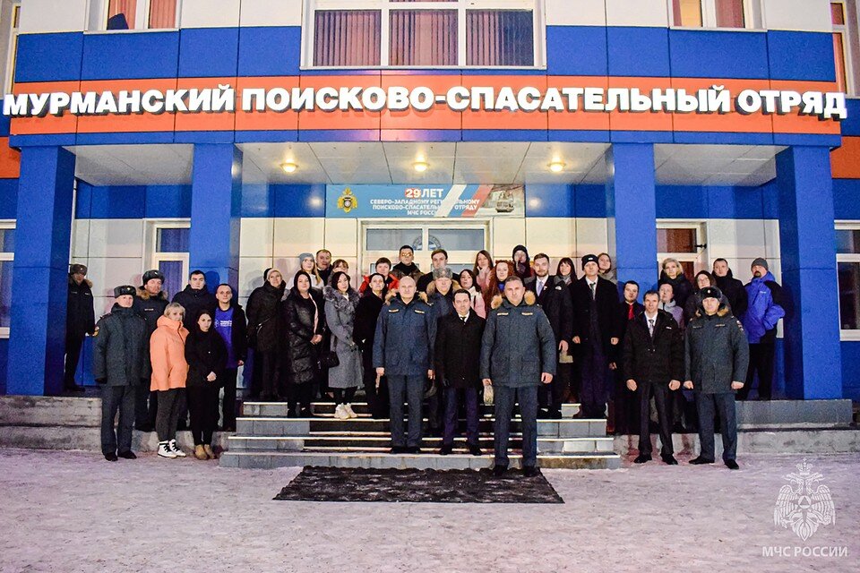     В понедельник, 5 декабря, глава МЧС России генерал-лейтенант Александр Куренков побывал в Мурманске