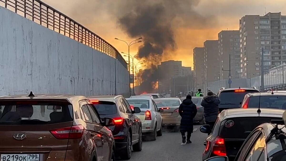 Что на данный момент горит в москве. Пожар в москве. волоколамское шоссе. пожар в волоколамске. в москве загорелась машина.