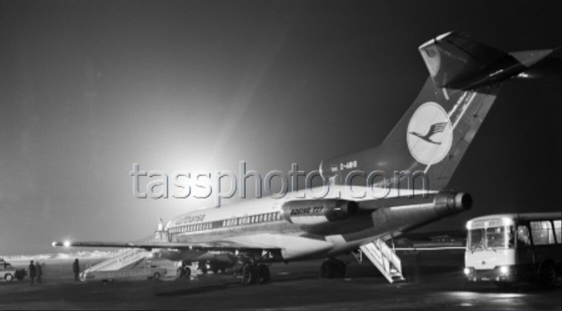 Боинг 727-30 D-ABIB авиакомпании «Люфтганза» после выполнения первого пассажирского рейса из Франкфурта на Майне, 5 февраля 1972 года. Автор фото Альберт Пушкарев, источник tassphoto.com.