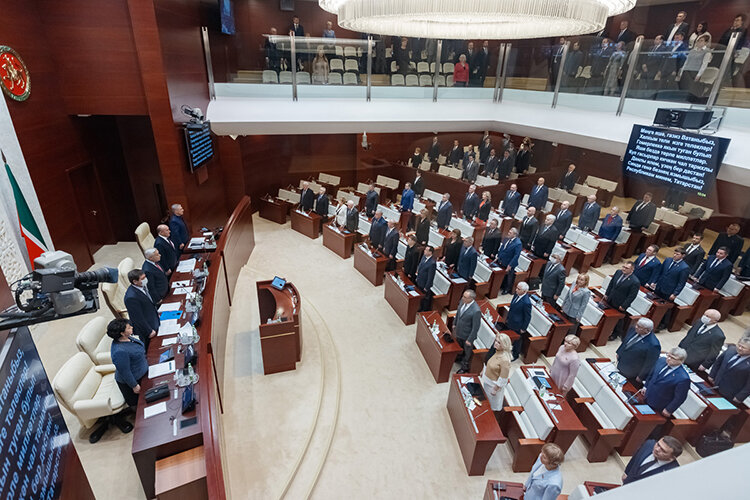   Пожалуй, главный для парламента республики вопрос этого года — о переименовании президента Татарстана — Госсовет сегодня рассматривать не стал. Власти республики решили тянуть до последнего Фото: Сергей Елагин