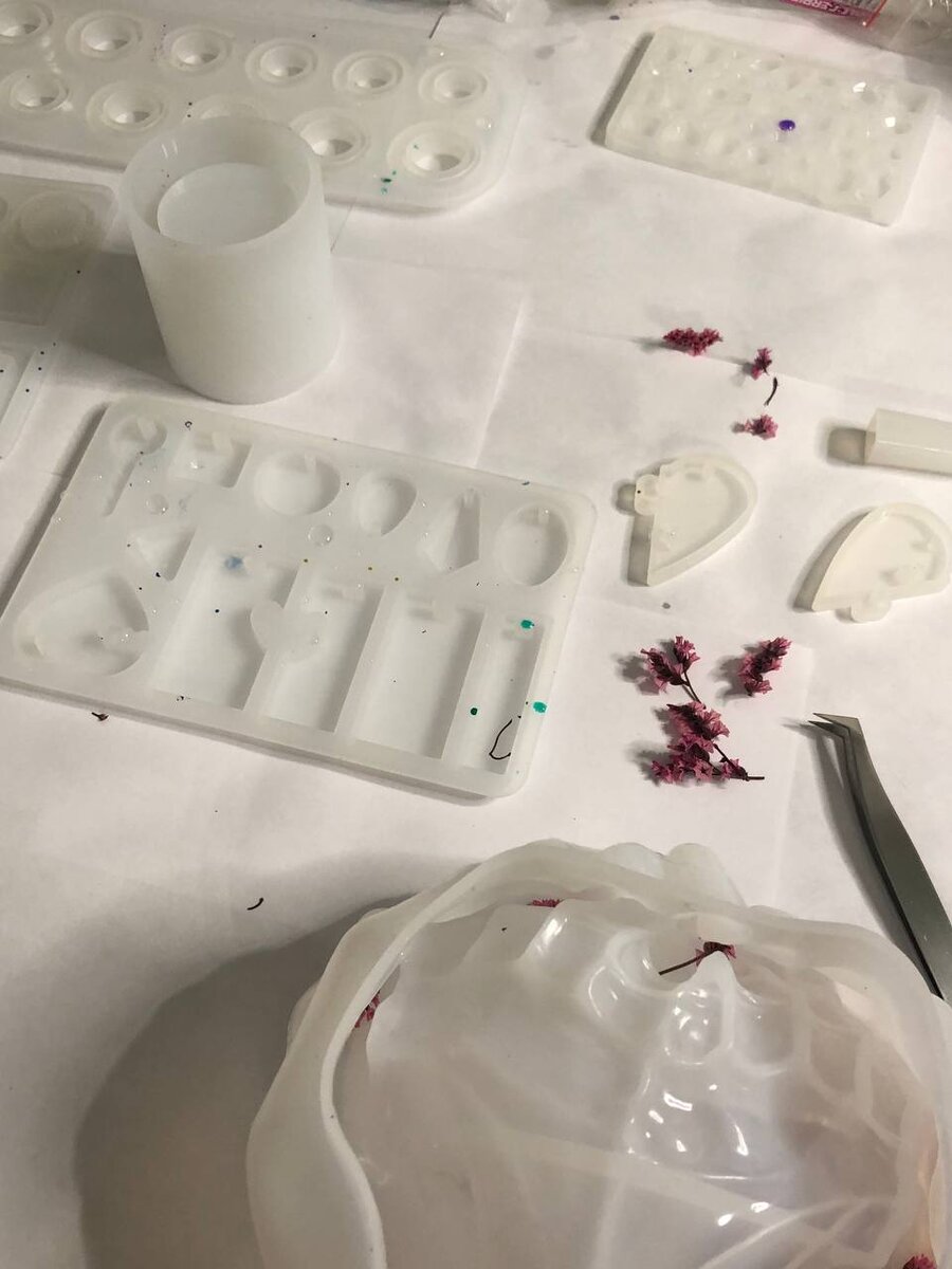 рабочее место чаще теперь выглядит именно так. 