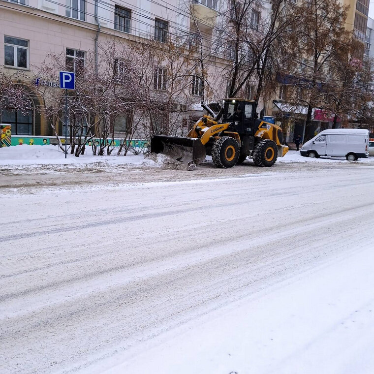    Челябинск очищают от снега 290 единиц техники и 1854 дорожных рабочих