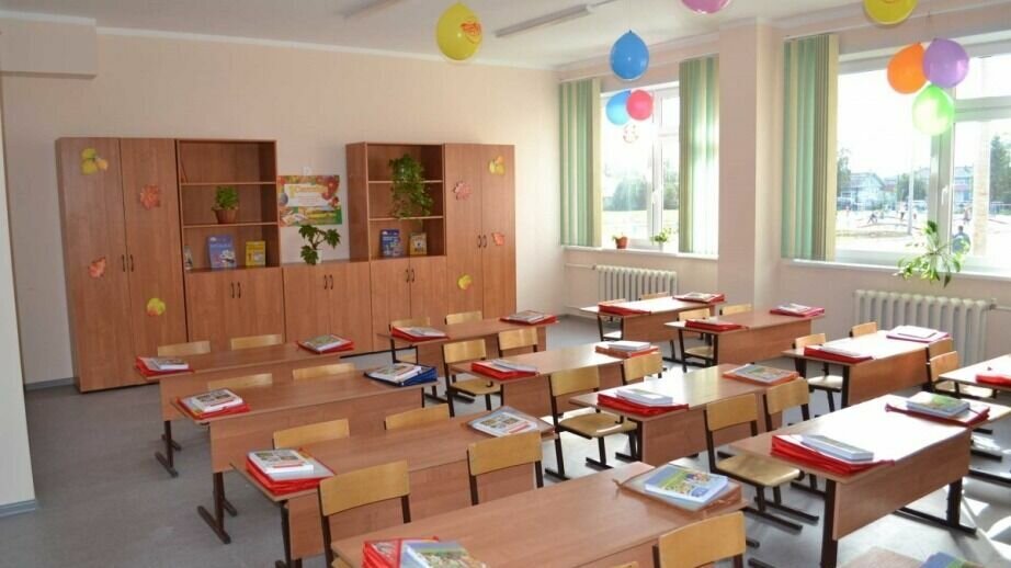     Краевое министерство образования подвело итоги работы за год. В детсадах нет очередей и строятся новые, растут школы в микрорайонах, а первую профессию молодежь получает в современных мастерских.