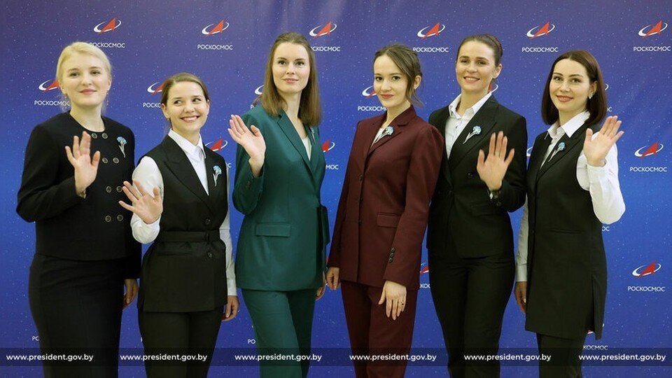     Лукашенко заверил, что все шесть девушек, если позволит здоровье, полетят в космос. Фото: president.gov.by