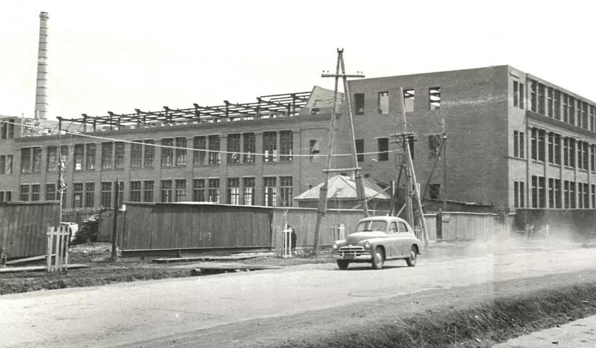    Строящаяся швейная фабрика на Гаражной