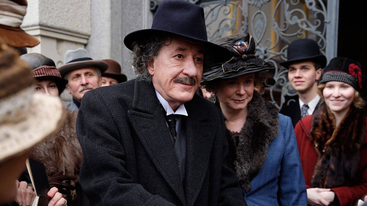 Кадр из сериала «Гений» http://kinoprizma.ru/images/series/1131/geniy-1-8-einstein-chapter-eight.jpg 