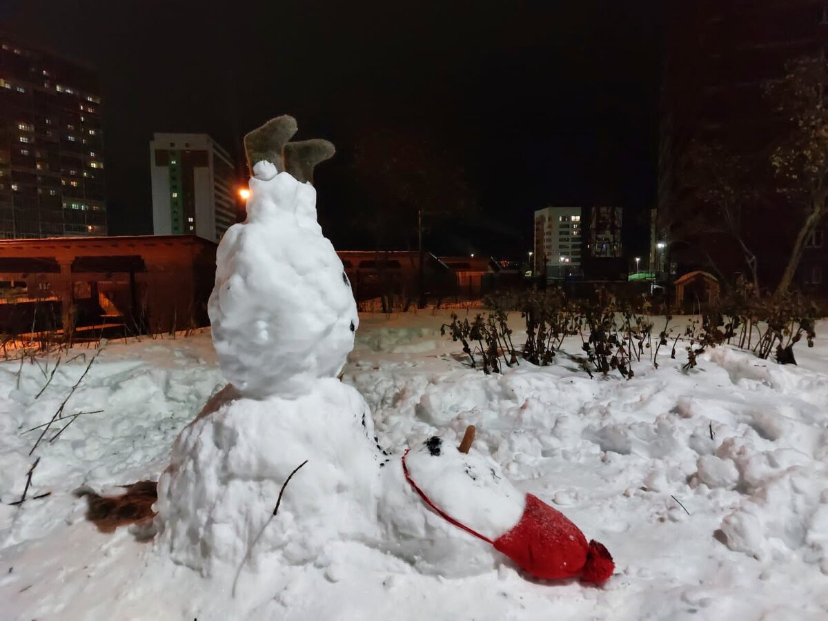 Снеговичок в валенках)