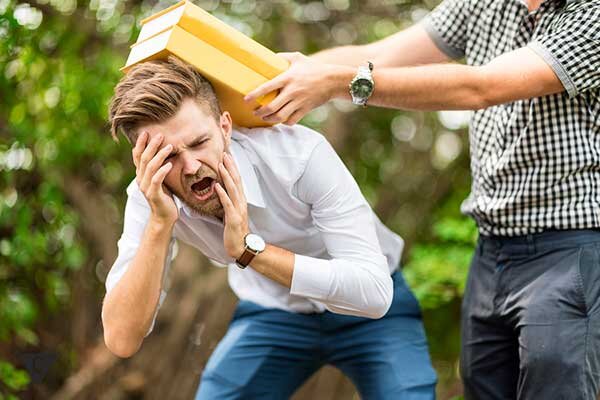 В затылке, кстати - зрительные области мозга.