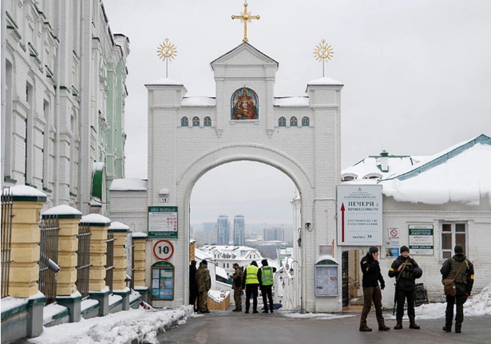     Ранее в лавре прошли обыски. Фото: Reuters