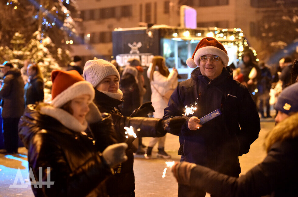    Как встречали Новый год в Донецке с 2015 по 2022 годы