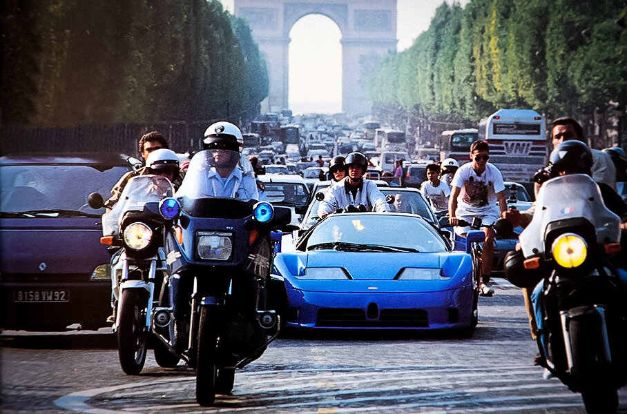 Презентация Bugatti EB110 в Париже