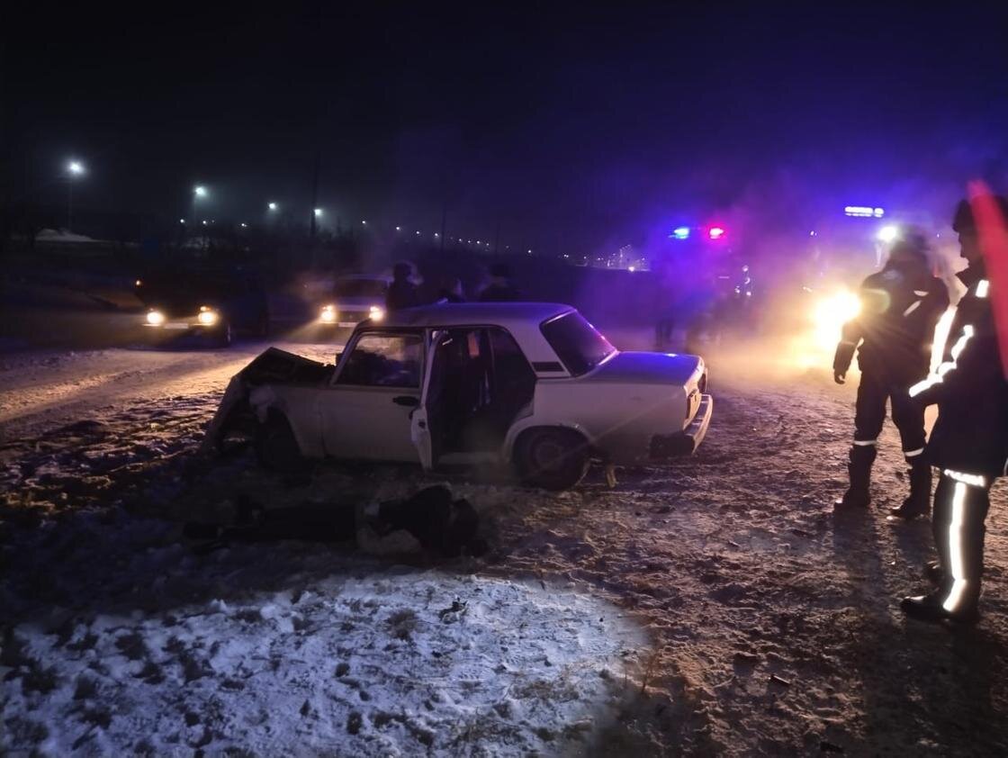    Автомобили Mazda и "ВАЗ" столкнулись на трассе:очевидцы