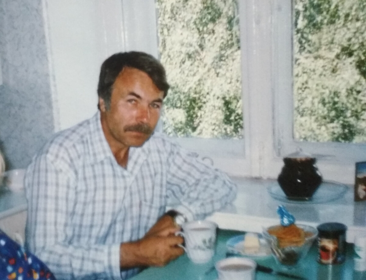 Вася в Ульяновске у нас на кухне.