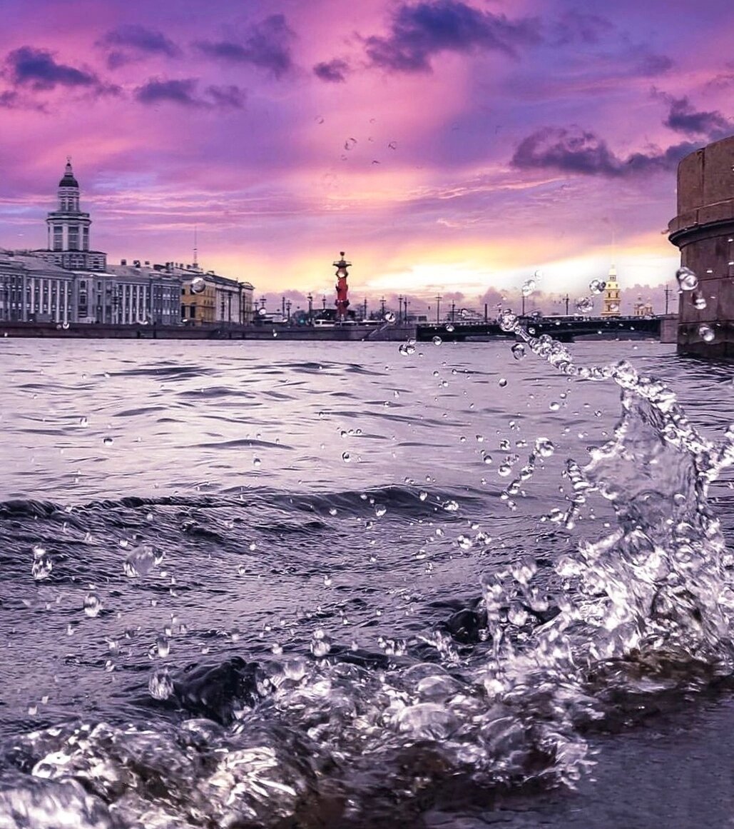 А в Питере, рядом с мамой  она не может жить полноценной жизнью.