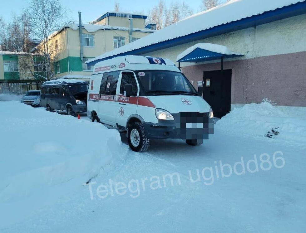    На территории больницы в Нефтеюганске в ДТП пострадала женщина-пешеход