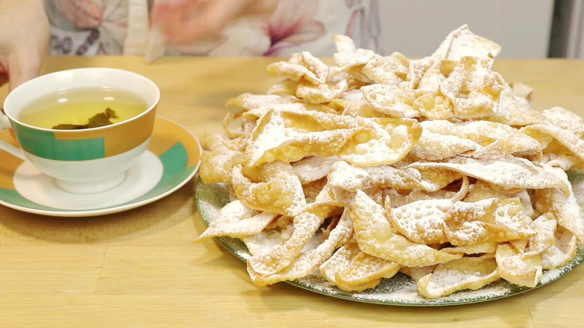 Хворост печенье. Розанцы хворост. Хворост нежный тающий во рту. Розанцы хворост. Рождественские блюда и мед.