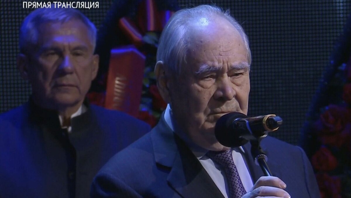     Глава Татарстана Рустам Минниханов и Государственный советник РТ Минтимер Шаймиев приехали на церемонию и прощания с первым президентом Башкортостана Муртазой Рахимовым. Каждый из них выступил с речью.