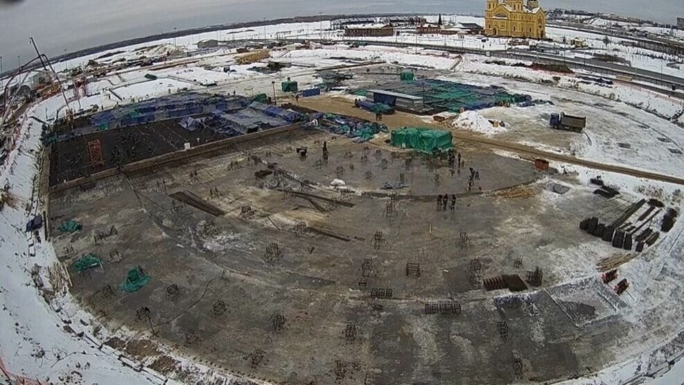     В Нижнем Новгороде продолжаются строительные работы по возведению ледовой арены на Стрелке. Так, сообщается, что в ближайшее время будет залито 50% фундаментной плиты. Соответствующую информацию предоставили в Корпорации развития Нижегородской области.