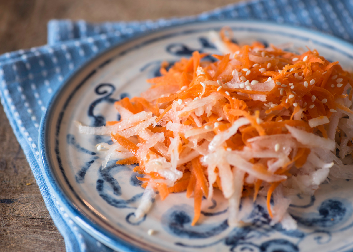Японский салат с дайконом: просто и вкусно