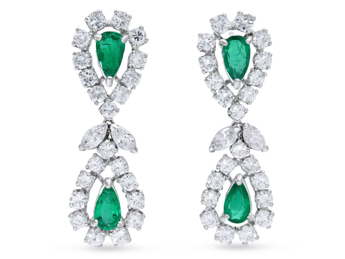Серьги-подвески Beladora 'Bespoke' с изумрудами и бриллиантами из платины.