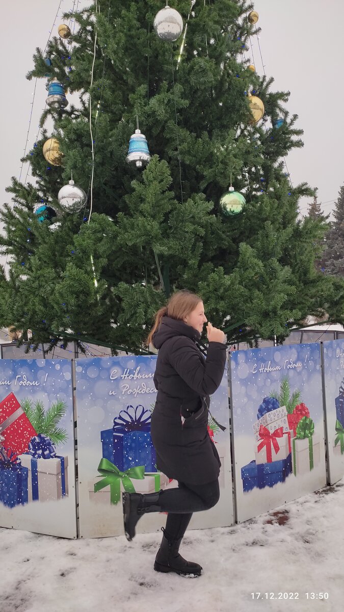 Старшая не позирует))) 