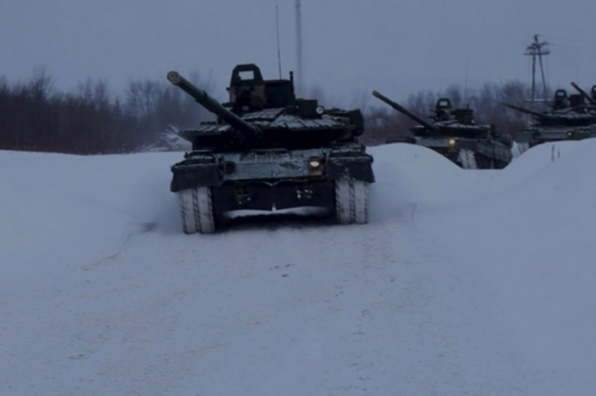    Военные Северного флота тренируются в управлении боевых машин