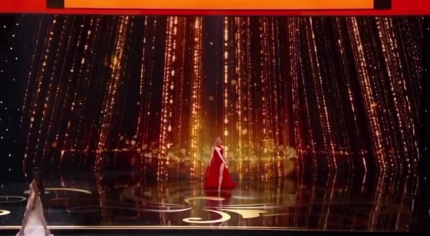    Выход участницы от России Анны Линниковой на конкурсе «Мисс Вселенная» Видео: Инстаграм (запрещен в РФ) героини