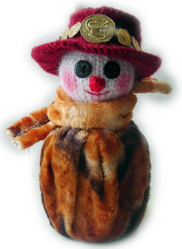 Снеговик на основе небольшой баночки от витаминов. 