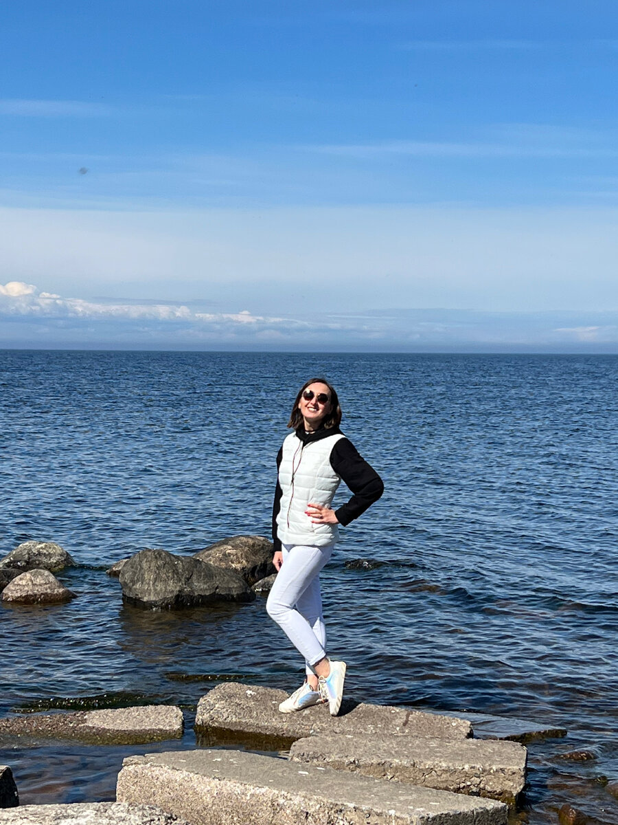 Фото с чокером оказалось, снятым только дальним планом. Рассмотреть сложно, просто знайте, что он есть на этом фото 🤗