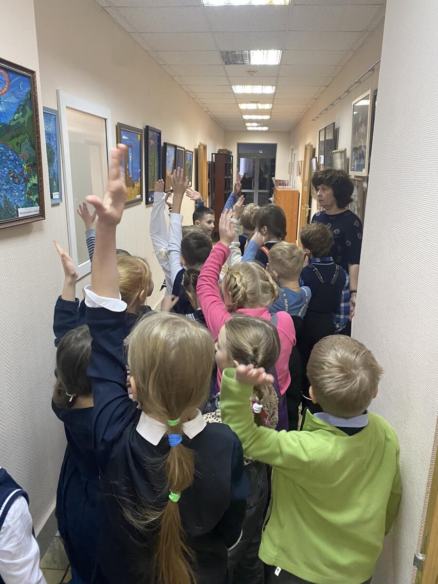 Фото автора. Тот самый поход в библиотеку, вызвавший интерес к «Снежной королеве»