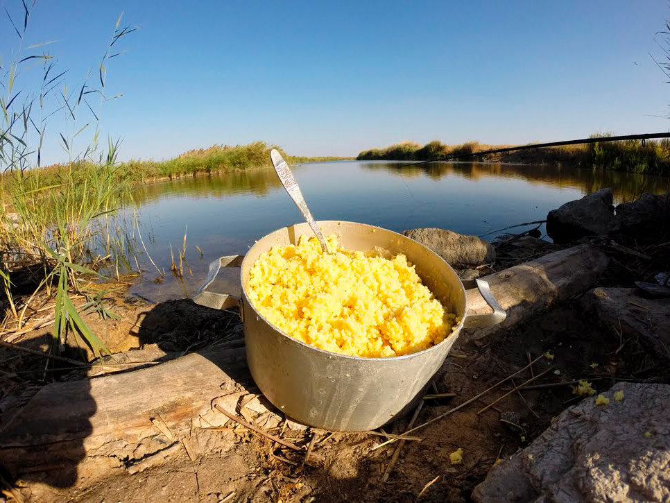 Фото с сайта: https://kljuet.ru/wp-content/uploads/2018/06/Gotovim-prikorm-dlya-ryibyi-2.jpg