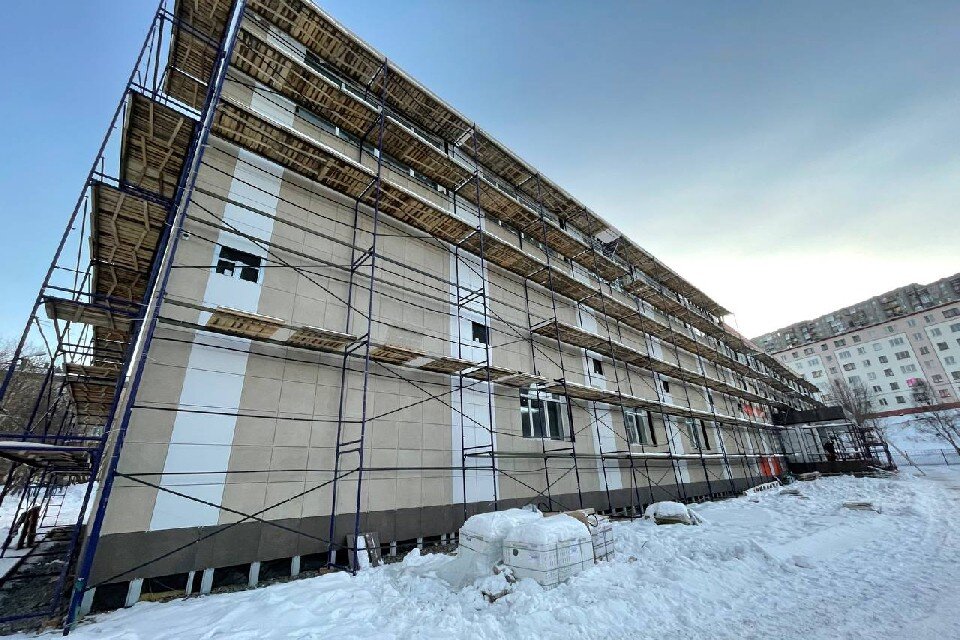     Сейчас в городе активно обновляют североморскую школу №12. Фото: t.me/andrey_chibis