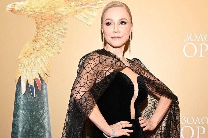     «Я жизнь ощущаю, как любовь»: Марина Зудина на «Золотом орле» раскрыла секрет красоты