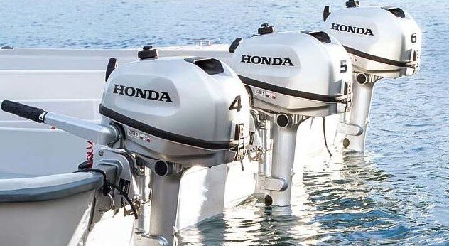 Компания Honda является одним из мировых лидеров по производству лодочных моторов. Начиная с 1964 года, инженеры этой компании разрабатывают исключительно 4-тактные лодочные моторы.