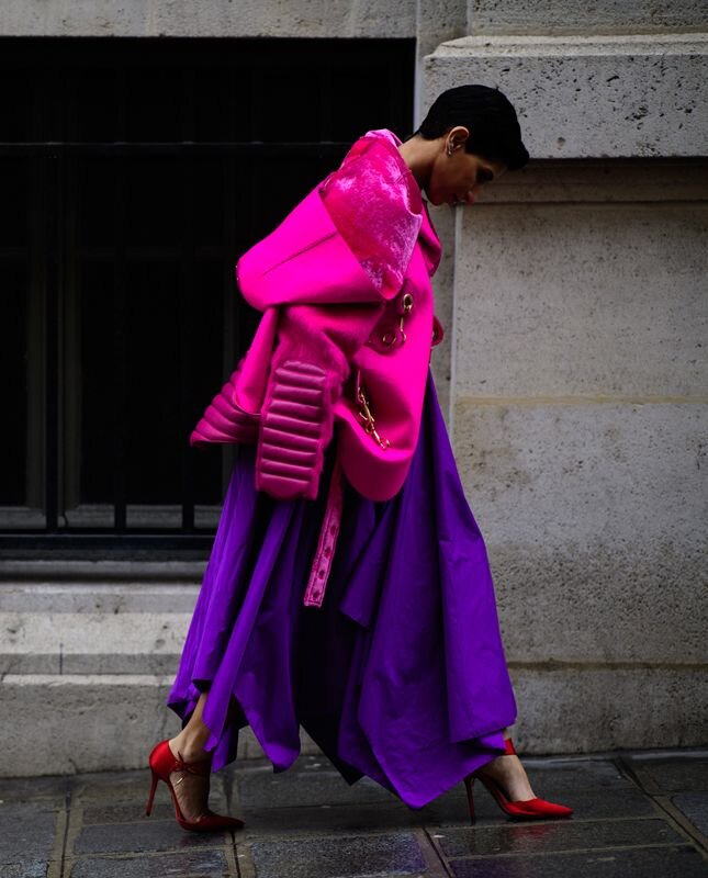 Розовое пальто – романтические стилизации на осень