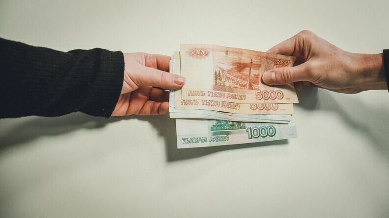     Мужчина не мог выехать из России из-за имеющейся задолженности в крупном размере, сообщили в пресс-службе УФССП по РК.