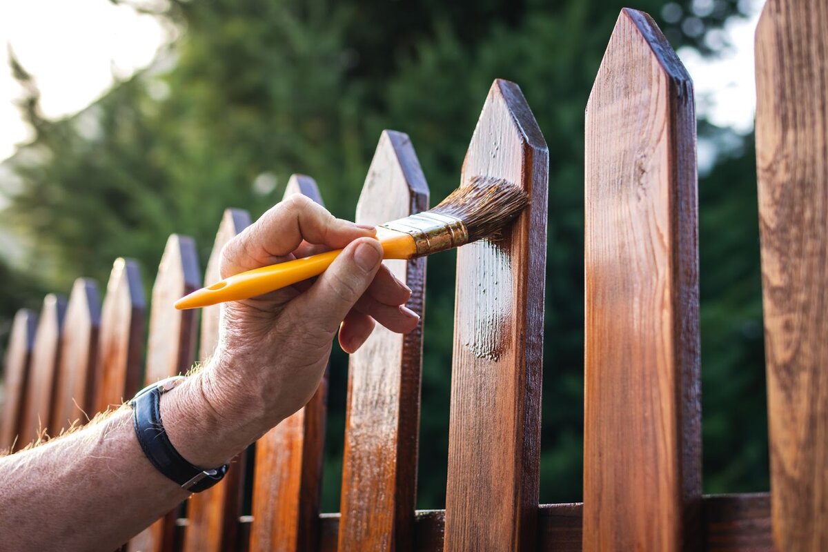 15 способов чем и как покрасить дерево: пошаговый мастер-класс