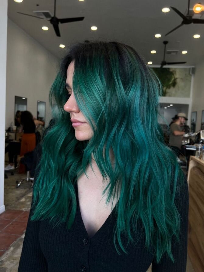 40 идей окрашивания волос в зеленый цвет: как подобрать удачный оттенок