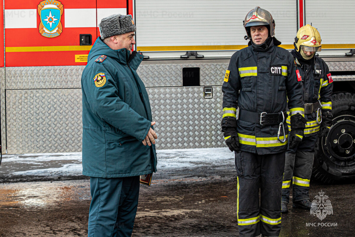 На пенсию — с почетом и уважением! 🔥🚒💪 | ГУ МЧС России по Московской  области | Дзен