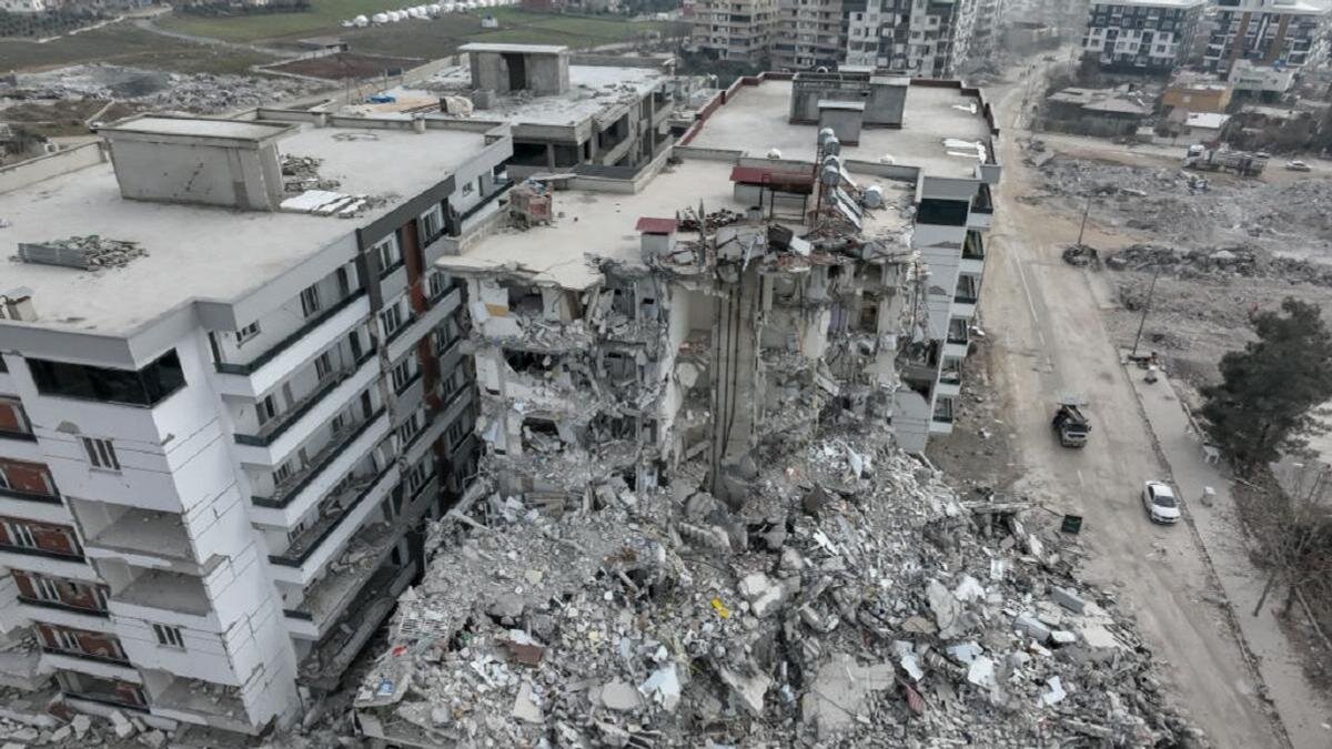    Разрушенные здания в Турции:Halil Fidan/Anadolu Agency/Getty Images