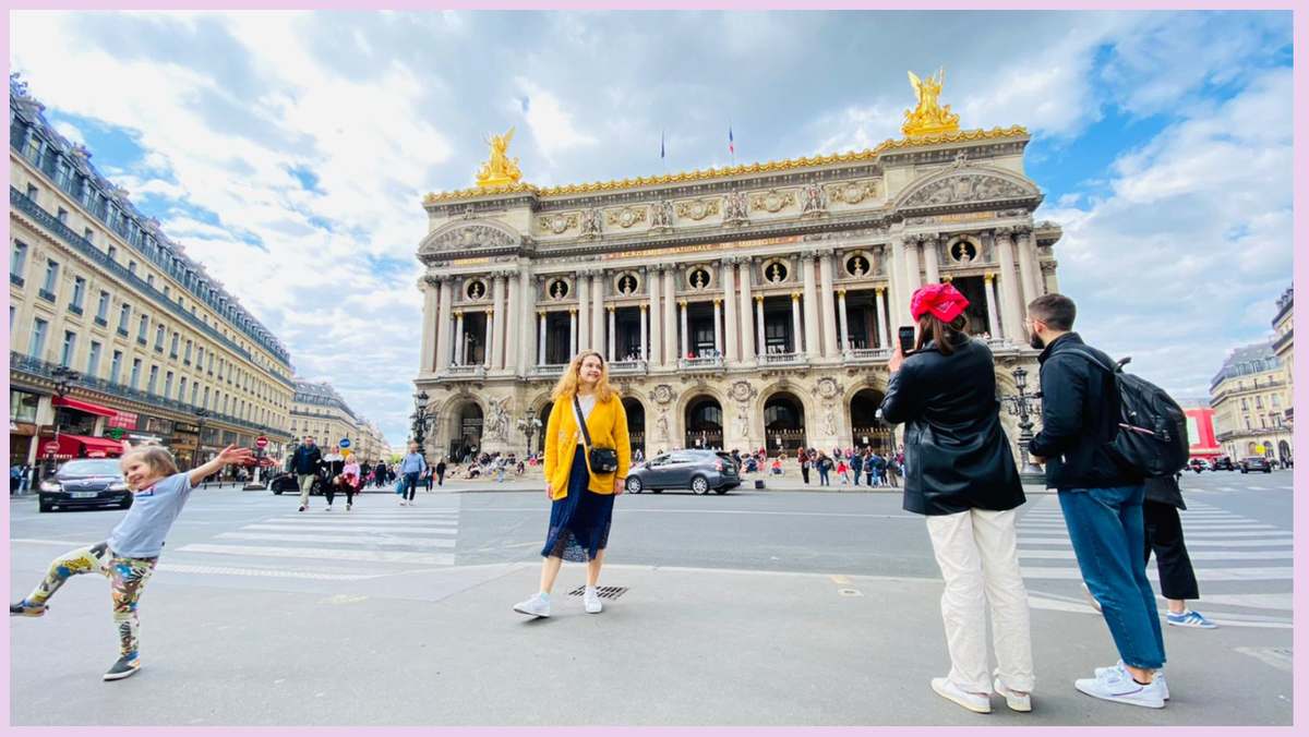 Автор статьи на фоне Académie Nationale de Musique