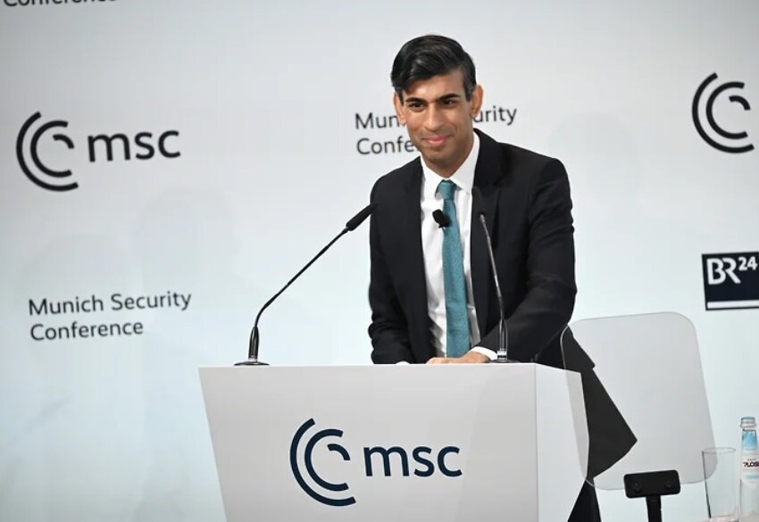 Английский премьер Руши Сунак подтвердил готовность поставить Незалежной дальнобойную артиллерию. 