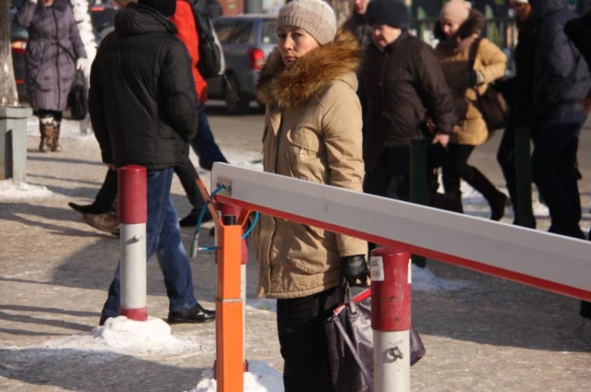    Единственную дорогу к жилым домам в Мурманске перекрыли шлагбаумом